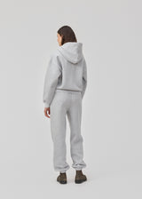 Sweatshirt in grey with a zipper and logo in a cotton mixture. TiaMD Zip has pockets, ribbing at the sleeves and bottom and a hood with strings.