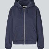 <p>Sweatshirt in navy blue with a zipper and logo in a cotton mixture. TiaMD Zip has pockets, ribbing at the sleeves and bottom, and a hood with strings.</p> <p><a href="https://modstrom.com/products/tiamd-pants-navy-sky" title="tiamd-pants-navy-sky">Style with matching pants.</a></p>