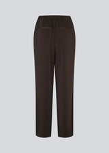 Brown loose satin pants. Timmiemd pants has wide legs, sidepockets, and a tiefastening. A relaxed fit with an elegant look.