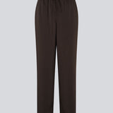 Brown loose satin pants. Timmiemd pants has wide legs, sidepockets, and a tiefastening. A relaxed fit with an elegant look.