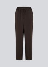 Brown loose satin pants. Timmiemd pants has wide legs, sidepockets, and a tiefastening. A relaxed fit with an elegant look.