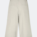 Long tailored shorts with pressed pleats. The ToreMD Long Shorts feature belt loops and a concealed zipper closure. A cool and casual choice that combines classic details with a modern, relaxed look.