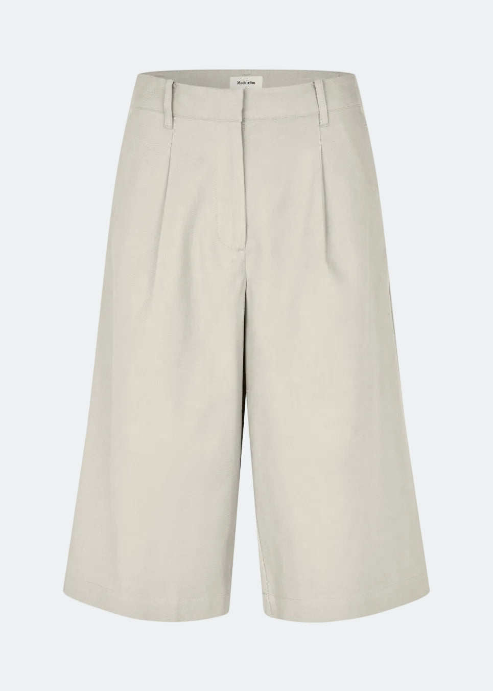 Long tailored shorts with pressed pleats. The ToreMD Long Shorts feature belt loops and a concealed zipper closure. A cool and casual choice that combines classic details with a modern, relaxed look.