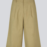 Long tailored shorts with pressed pleats. The ToreMD Long Shorts feature belt loops and a concealed zipper closure. A cool and casual choice that combines classic details with a modern, relaxed look.