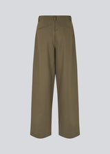 Suit pants in Twill with wide legs and pleats at the top. ToreMD pants has a medium-high waist, zipper, side pockets and paspoil pocket in the back.
