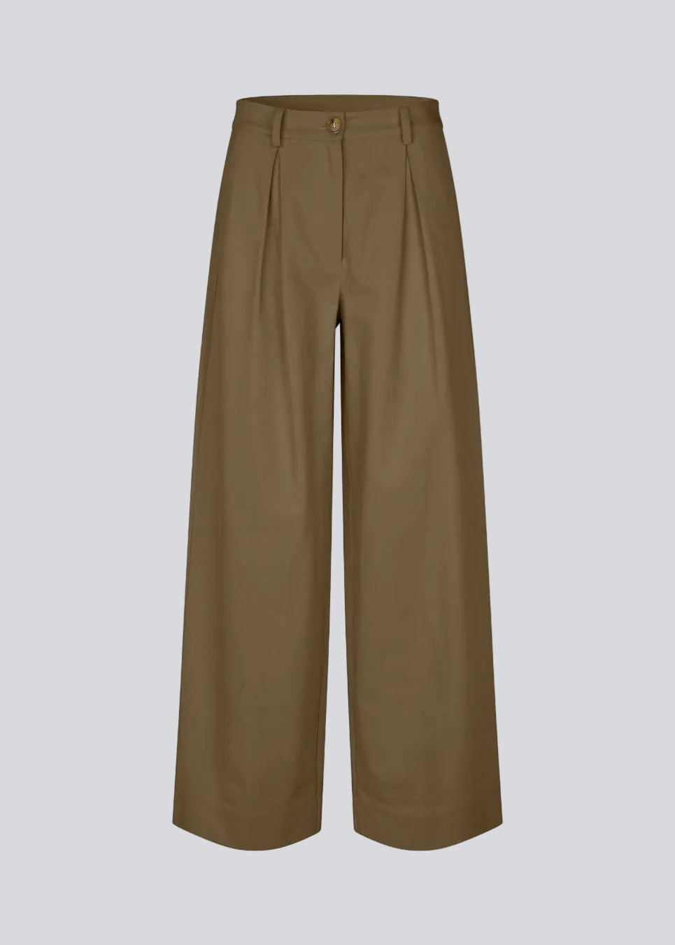 Suit pants in Twill with wide legs and pleats at the top. ToreMD pants has a medium-high waist, zipper, side pockets and paspoil pocket in the back. The model is 175 cm and wears a size S/36.


Material:
50% Cotton
50% Viscose

Lining:
100% Cotton