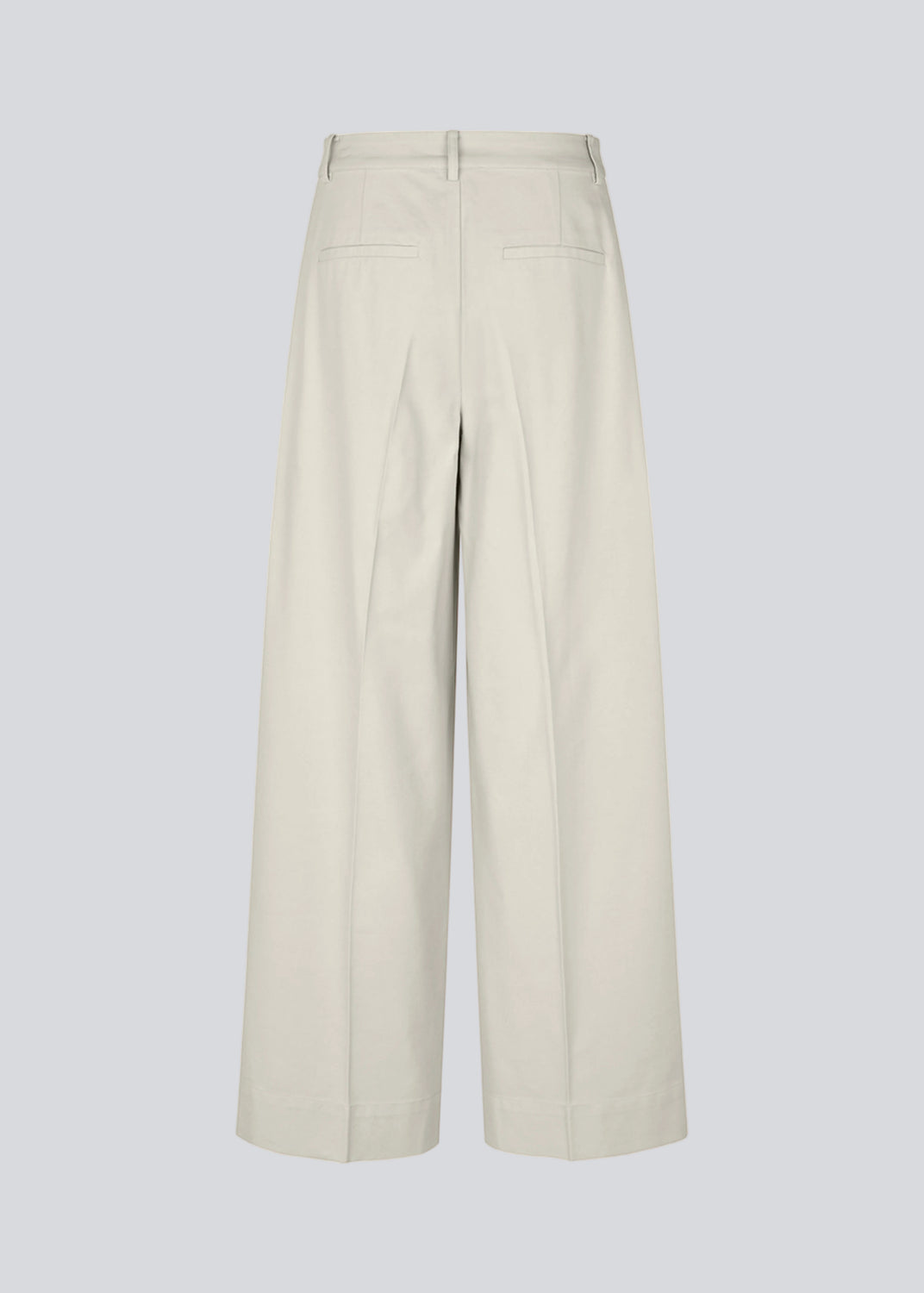 Suit pants in Twill with wide legs and pleats at the top. ToreMD pants has a medium-high waist, zipper, side pockets and paspoil pocket in the back.