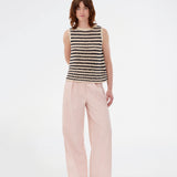 Suit pants in light pink with wide legs and pleats at the top. ToreMD pants has a medium-high waist, zipper, side pockets and paspoil pocket in the back.