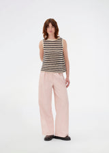Suit pants in light pink with wide legs and pleats at the top. ToreMD pants has a medium-high waist, zipper, side pockets and paspoil pocket in the back.
