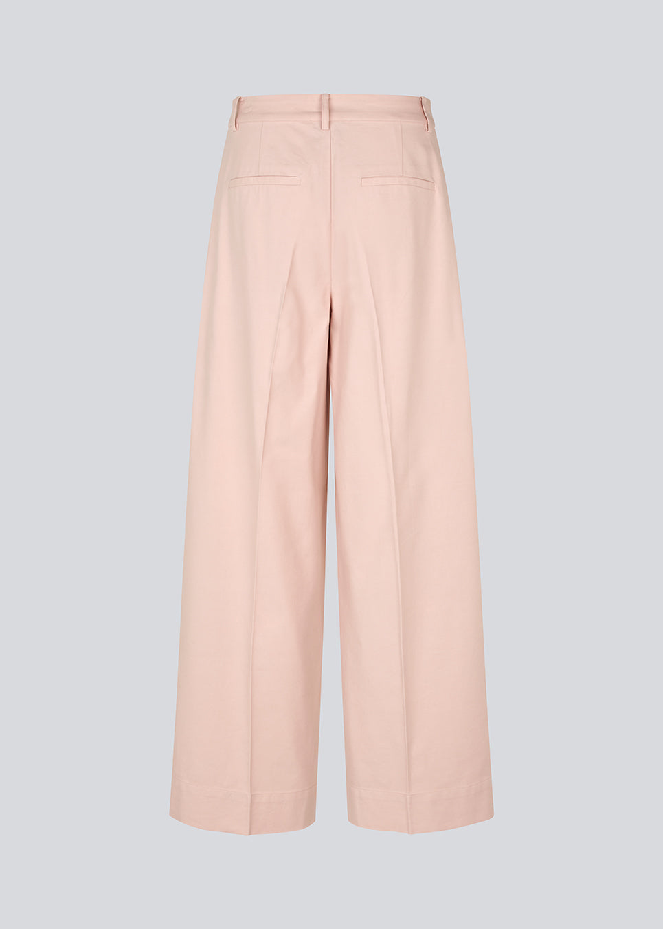 Suit pants in light pink with wide legs and pleats at the top. ToreMD pants has a medium-high waist, zipper, side pockets and paspoil pocket in the back.