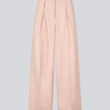 Suit pants in light pink with wide legs and pleats at the top. ToreMD pants has a medium-high waist, zipper, side pockets and paspoil pocket in the back.