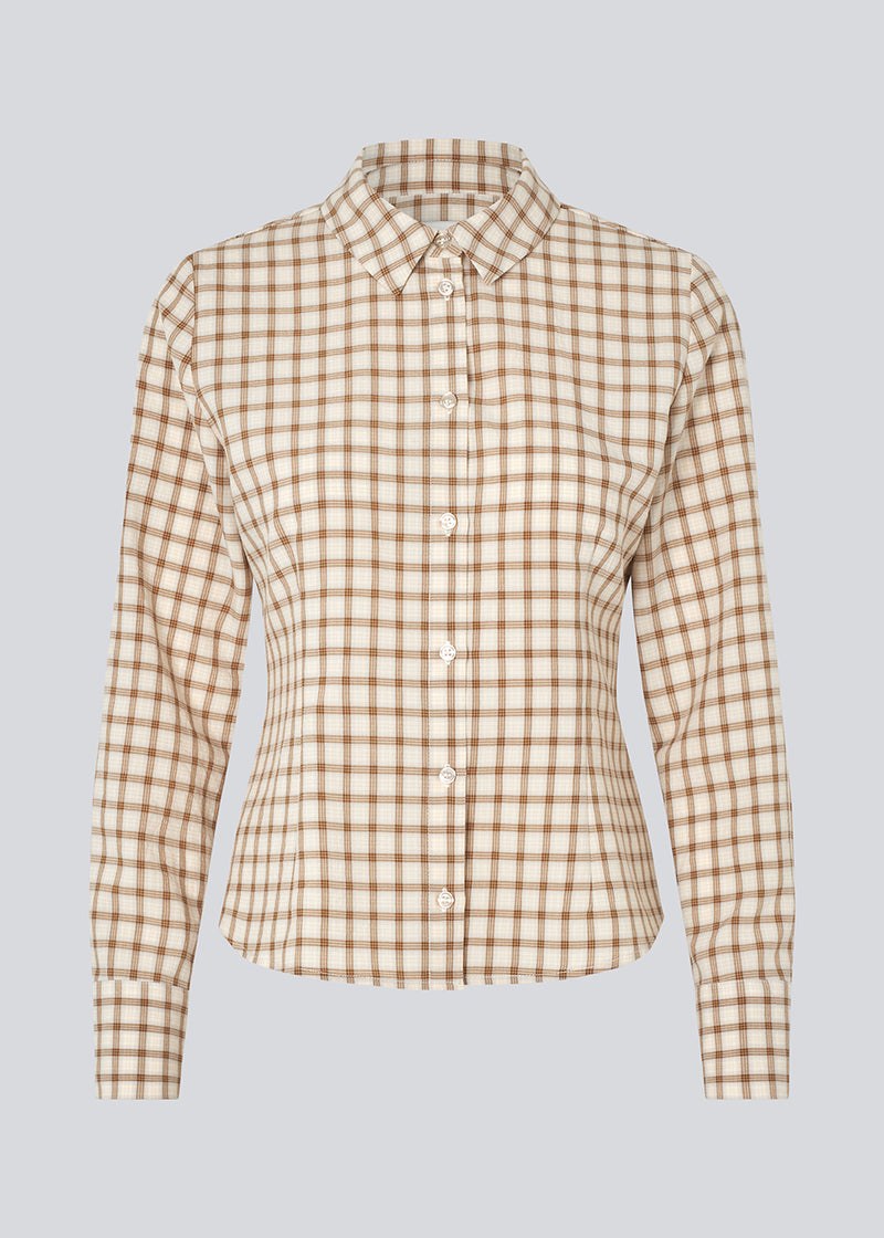 Classic fitted shirt in a cottonmix. TottiMD check shirt has a buttonclosure in front, shirt collar and cuff with buttonsclosure.
