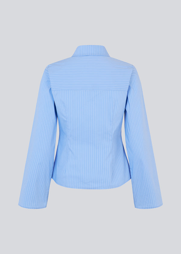 Classic fitted shirt in a cottonmix. ToveMD stripe shirt has a collar, button closure in front and long wide sleeves.