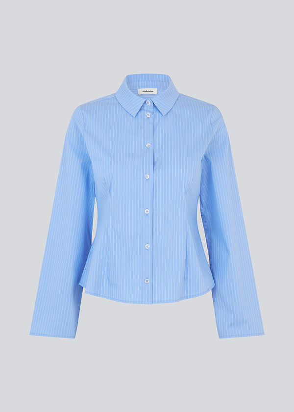 Classic fitted shirt in a cottonmix. ToveMD stripe shirt has a collar, button closure in front and long wide sleeves.