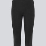 Trackermd capri pants are designed in a fitted silhouette with a cropped leg length, creating a clean and minimalist look. A stylish wardrobe staple that pairs effortlessly with oversized shirts, knitwear, and blazers.