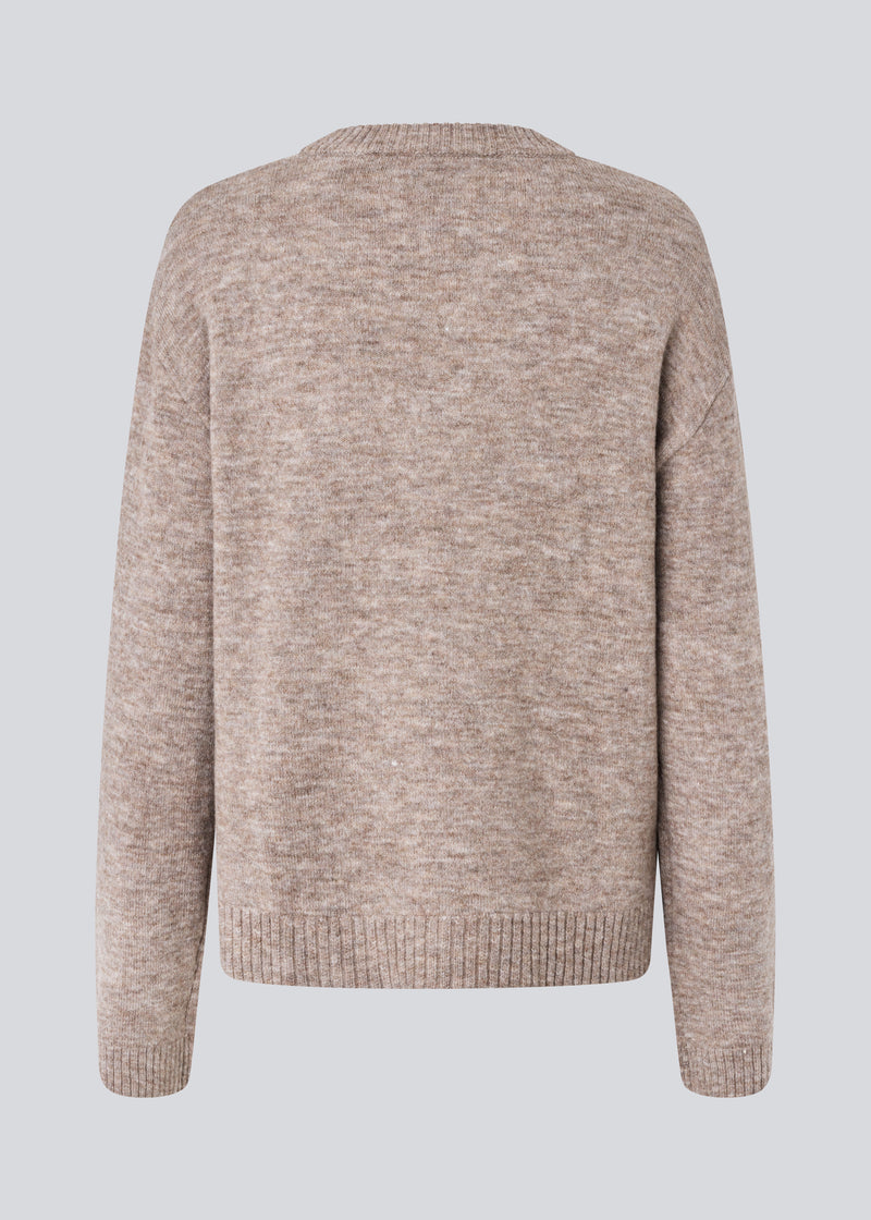 Loose knit in beige melange in plain jersey knit. TreeMD o-neck has a round neckline and long loose sleeves.
