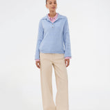 Knitted polo in blue with long sleeves. Treemd polo has a placket closure and 4 buttons. The model is 175 cm and wears a size S/36.