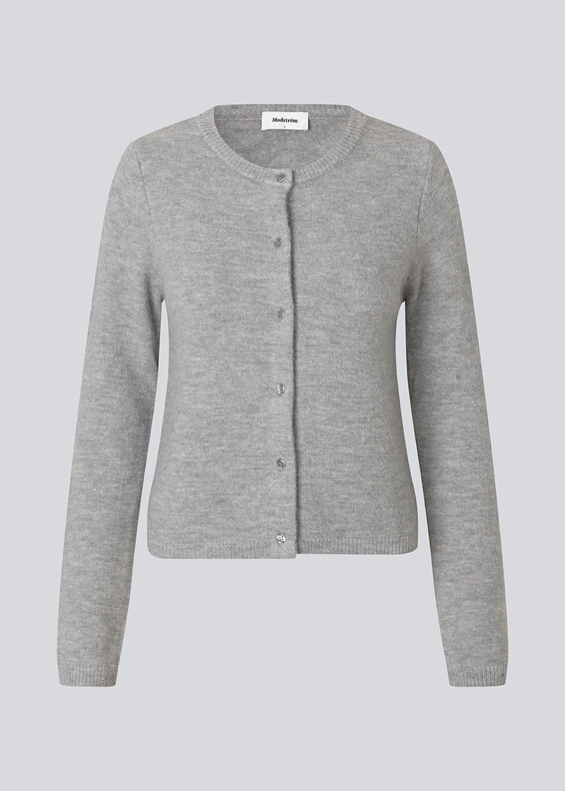 Light grey fitted cardigan in soft knit. The TreeMD cardigan features a round neckline and delicate buttons in a matching color, highlighting its simple and feminine expression.