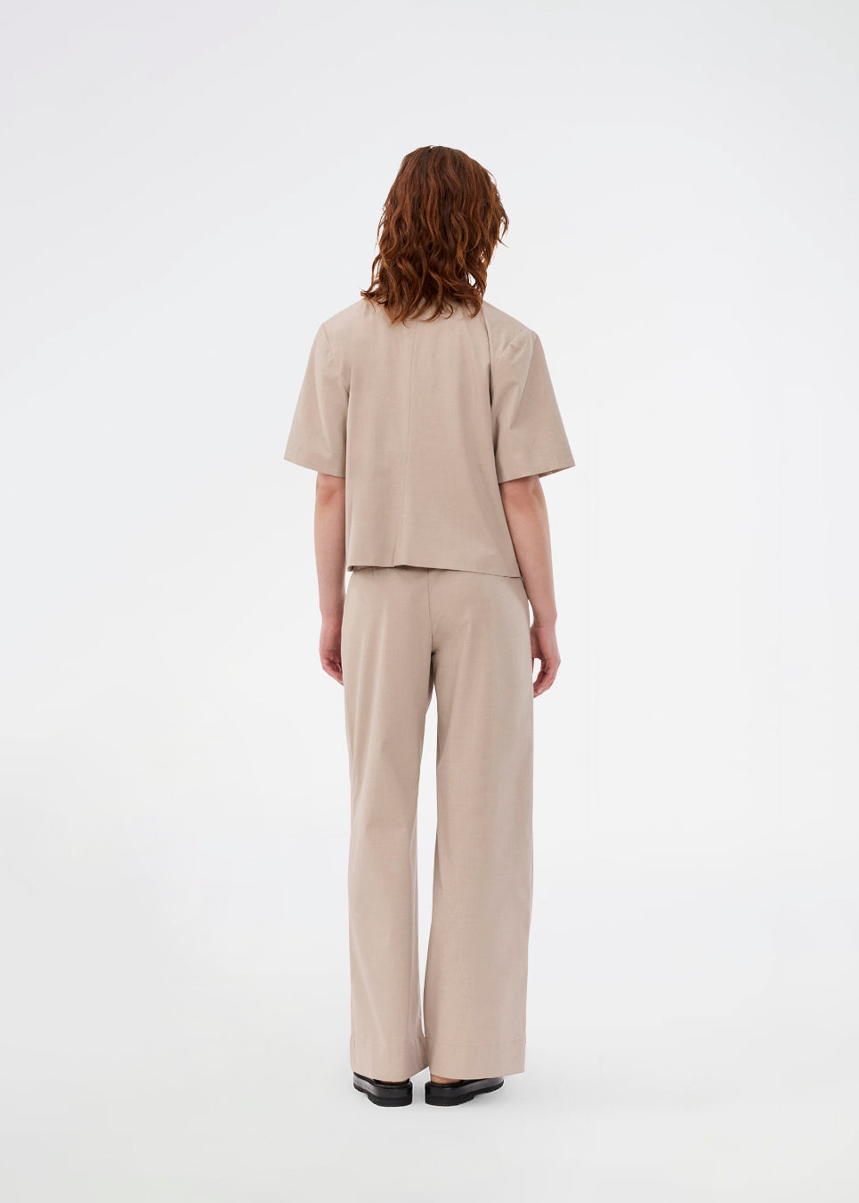 Short-sleeved blazer with a single-button closure. The TuesdayMD SS Blazer features a crossover button closure, collar, side pockets, and a faux chest pocket – a modern twist on a timeless classic. Can be worn closed as an elegant top or open over a light blouse for a more relaxed look.
