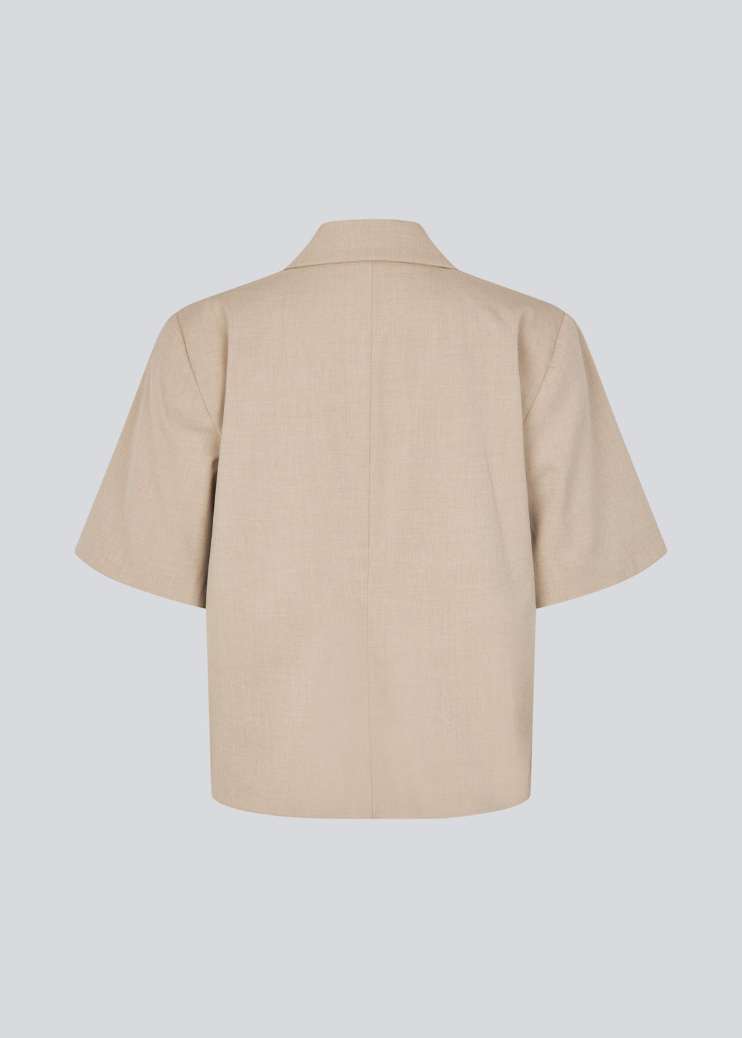 Short-sleeved blazer with a single-button closure. The TuesdayMD SS Blazer features a crossover button closure, collar, side pockets, and a faux chest pocket – a modern twist on a timeless classic. Can be worn closed as an elegant top or open over a light blouse for a more relaxed look.