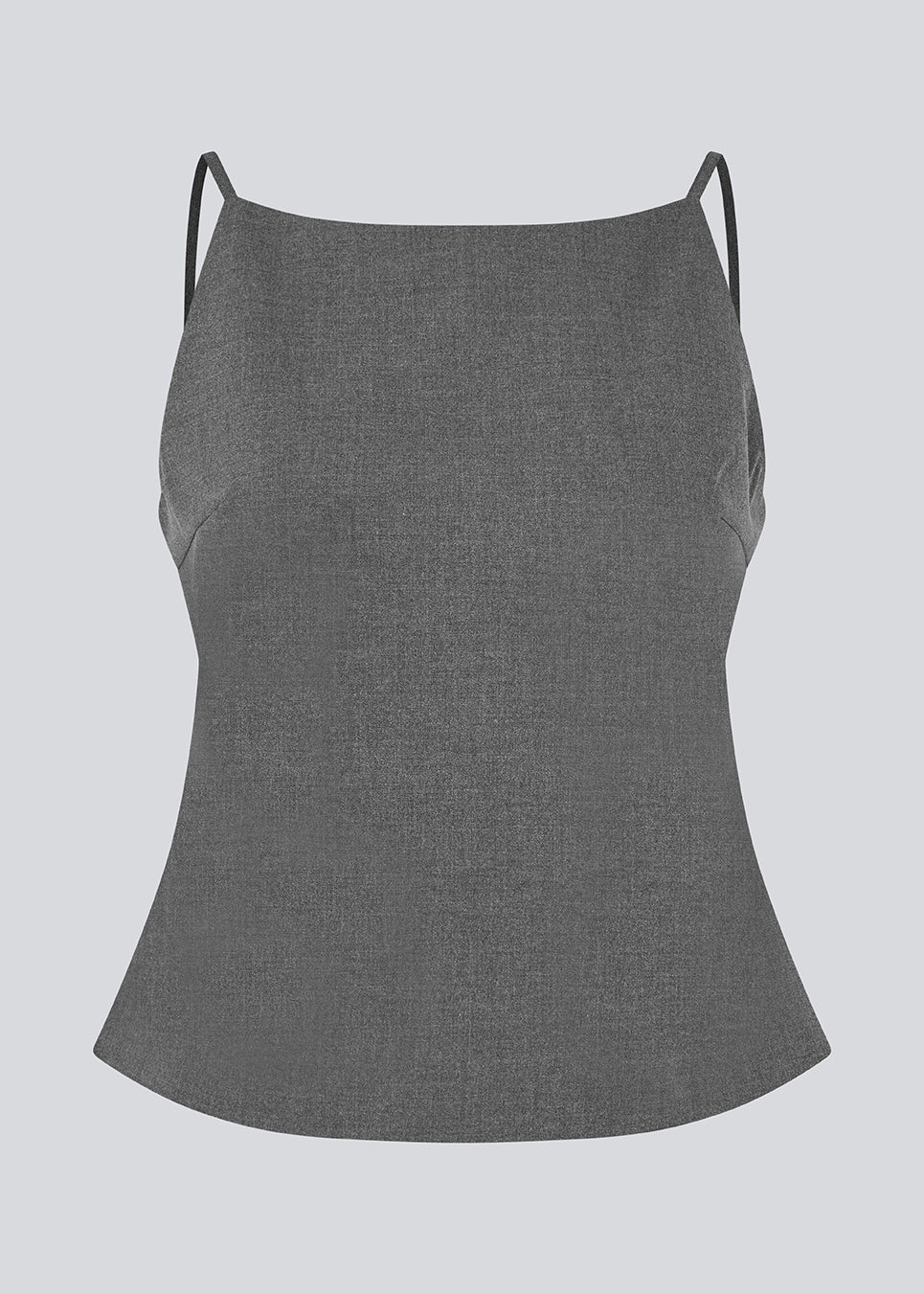 Sleeveless top with thin straps. Tuesdaysmd top has an open back and adjustable straps. The model is 175 cm and wears a size s/36.