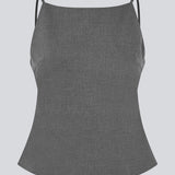 Sleeveless top with thin straps. Tuesdaysmd top has an open back and adjustable straps. The model is 175 cm and wears a size s/36.