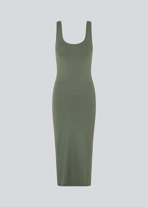 Nice, basic dress with wide straps and a tight, long fit. Tulla x-long is a musthave in any wardrobe. 