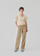 Long pants in the color Dune with a relaxed fit and long wide legs and elasticated waist for extra comfort. TulsiMD pants are made from a soft mix of linen and rayon. The model is 177 cm and wears a size S/36.