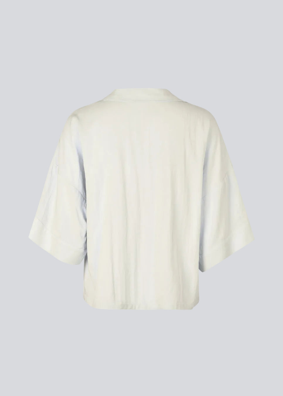 Minimalist shirt in beige with wide 3/4 sleeves. The UddinMD Shirt features a loose and comfortable fit, a classic shirt collar, a feminine V-neckline, and button closure.

Material:
27% Polyamide
73% Viscose