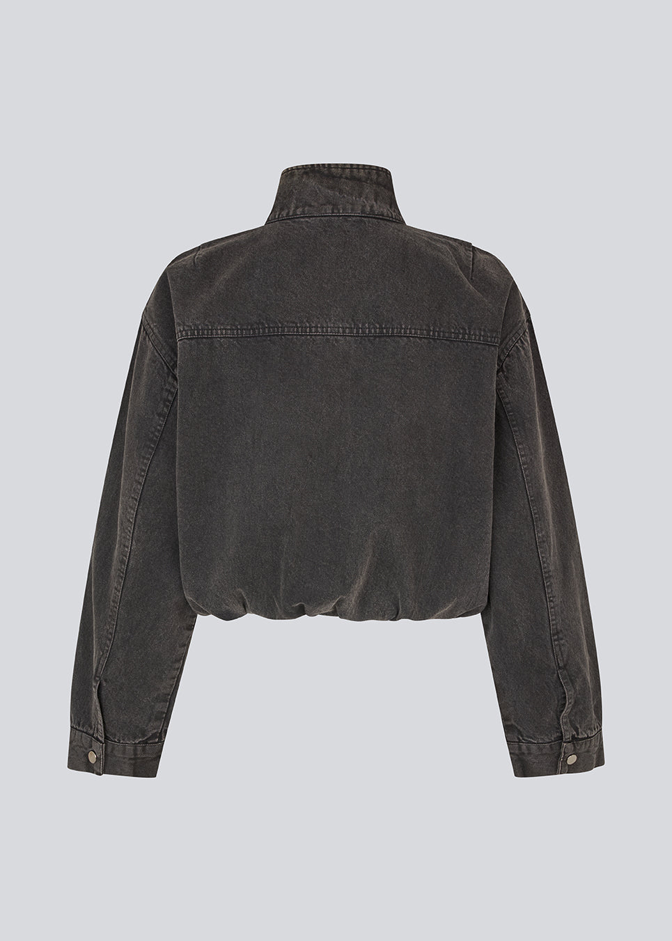 High-neck denim jacket with zipper in black. The UdolineMD Jacket features a cool washed denim look with long sleeves, practical side pockets, and an elasticated waist that creates a modern and relaxed expression