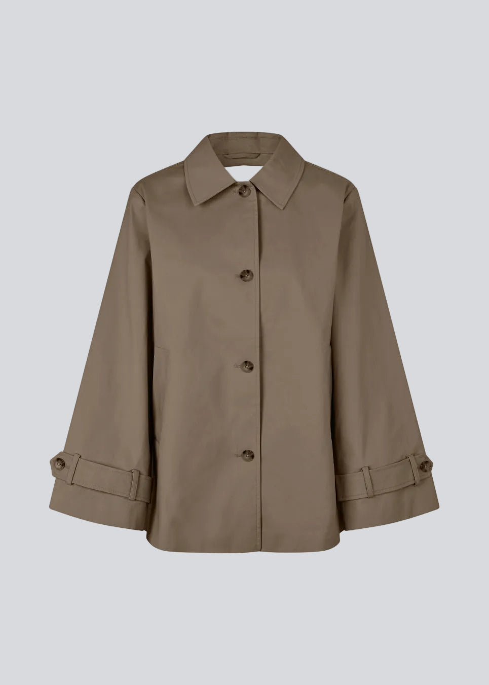 Short jacket in brown with trench coat inspiration. The Umamd Jacket features a shirt collar, button closure, side pockets, and an adjustable elastic hem – a modern take on a classic silhouette.

Material:
97% Cotton
3% Elastane

Lining:
100% Polyester