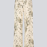Printed jeans in soft cotton denim. The UlianaMD Jeans feature straight legs, a concealed zip fastening, and front and back pockets – a modern twist on a classic. The model is 175 cm and wears a size S/36.

Style the pants with the matching shirt : ulianamd shirt

Material:
97% Cotton
3% Elastane