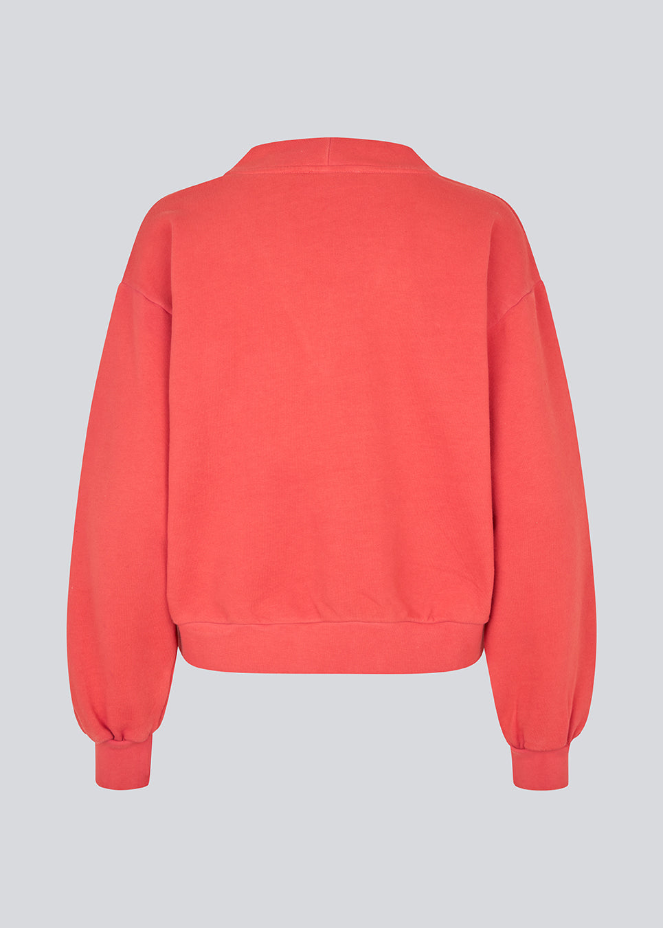 Feminine sweatshirt in red with a V-neckline. The UltraMD Sweat is made from 100% organic cotton and features balloon sleeves and delicate ribbed trims. A modern and relaxed style, perfect for an effortless everyday outfit. The model is 175 cm and wears a size S/36.

Material:
100% Organic Cotton