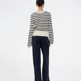 Classic striped sweater in navy and cream. The UlvaMD Stripe O-neck is made from 100% organic cotton and features a round neckline, ribbed trims, and a soft, comfortable fit. A timeless choice for a relaxed and refined everyday look. The model is 175 cm and wears a size S/36.

Material:
100% Organic Cotton