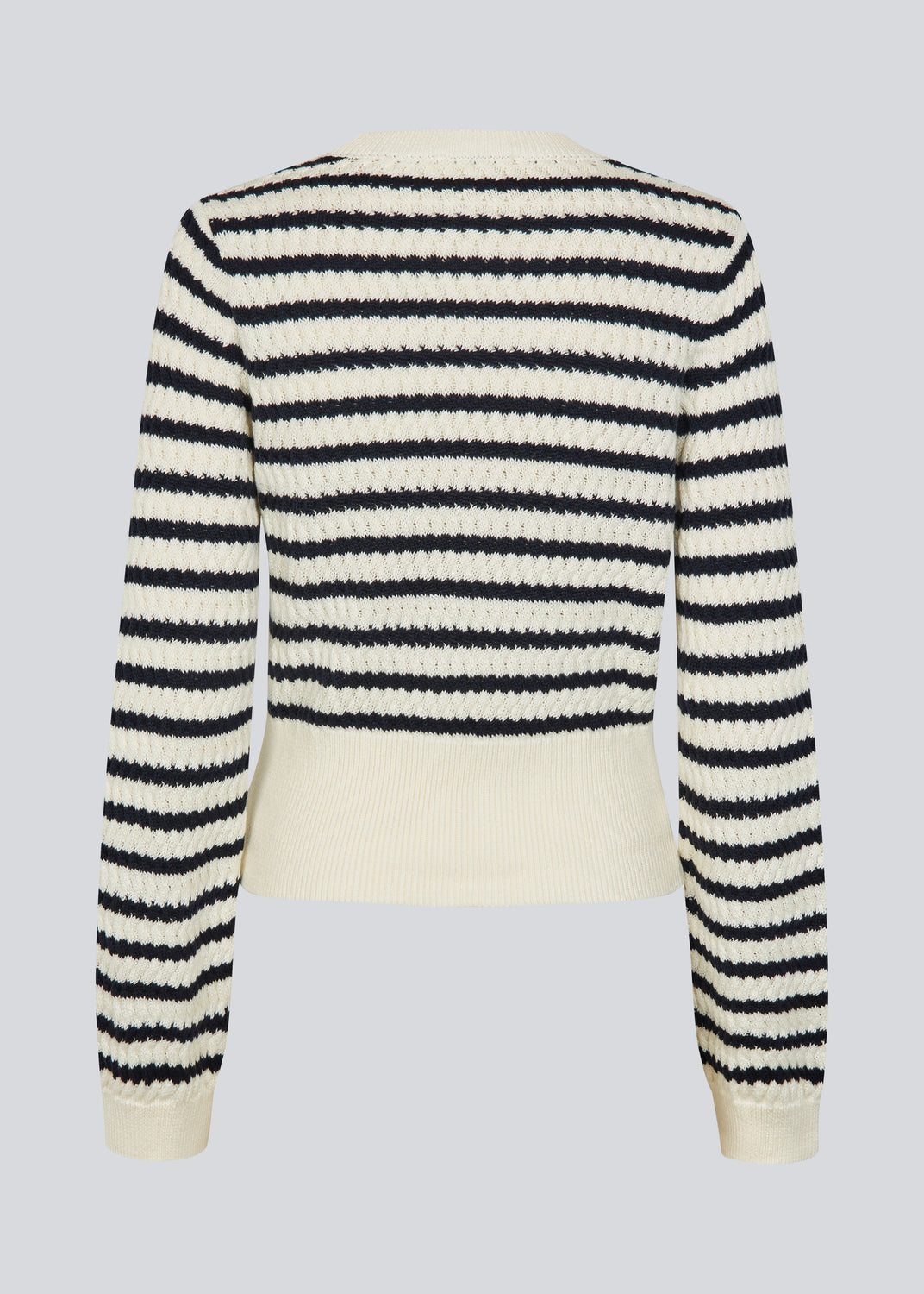 Classic striped sweater in navy and cream. The UlvaMD Stripe O-neck is made from 100% organic cotton and features a round neckline, ribbed trims, and a soft, comfortable fit. A timeless choice for a relaxed and refined everyday look. The model is 175 cm and wears a size S/36.

Material:
100% Organic Cotton
