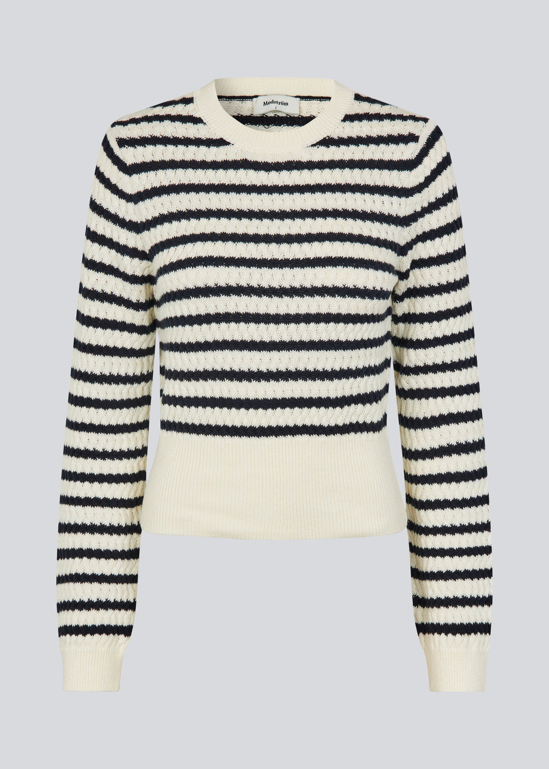 Classic striped sweater in navy and cream. The UlvaMD Stripe O-neck is made from 100% organic cotton and features a round neckline, ribbed trims, and a soft, comfortable fit. A timeless choice for a relaxed and refined everyday look. The model is 175 cm and wears a size S/36.

Material:
100% Organic Cotton