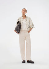 Beige barrel jeans with stitching details. The UnikaMD Jeans feature a relaxed fit with belt loops, a concealed zip fastening, a button, and classic front and back pockets – a cool take on everyday denim.&nbsp;