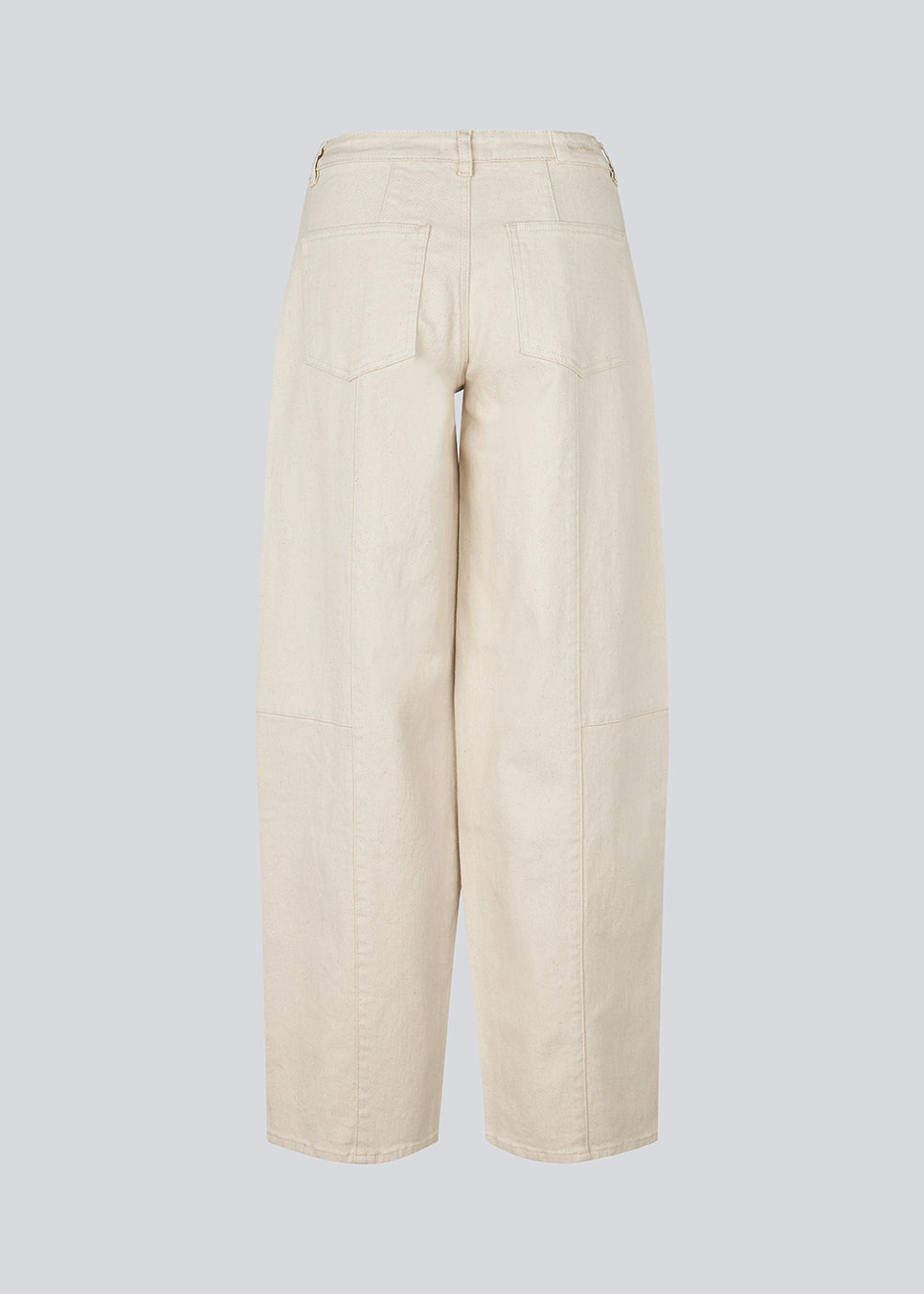 Beige barrel jeans with stitching details. The UnikaMD Jeans feature a relaxed fit with belt loops, a concealed zip fastening, a button, and classic front and back pockets – a cool take on everyday denim.&nbsp;