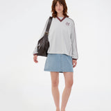Cool long-sleeved T-shirt with a polo collar. The UniqueMD LS T-shirt features sporty details such as elastic trims, a V-neckline, and a number and logo on the chest. A relaxed yet stylish piece that combines comfort with modern design.