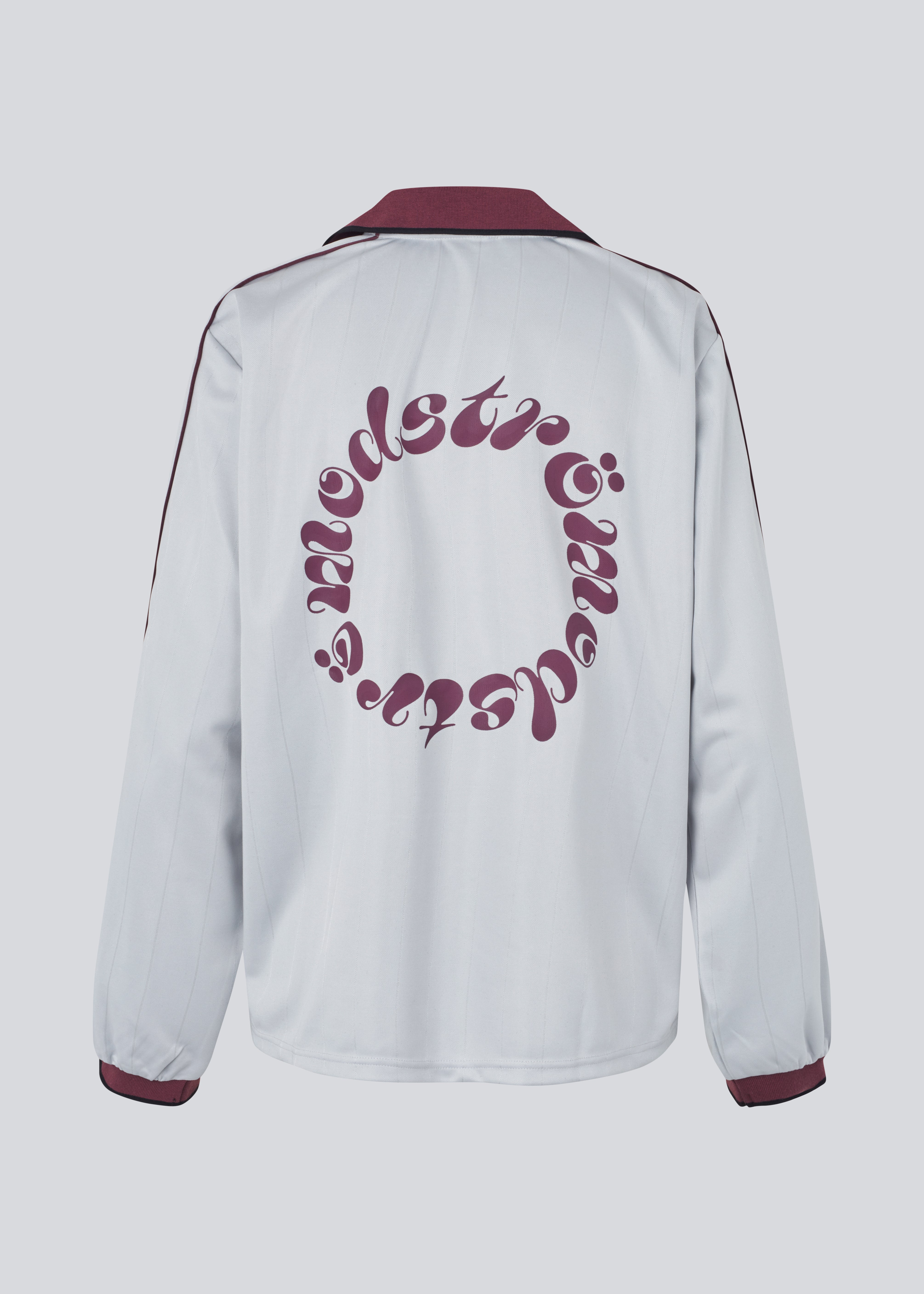 Cool long-sleeved T-shirt with a polo collar. The UniqueMD LS T-shirt features sporty details such as elastic trims, a V-neckline, and a number and logo on the chest. A relaxed yet stylish piece that combines comfort with modern design.