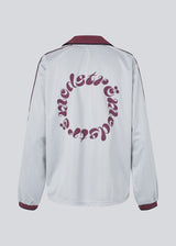 Cool long-sleeved T-shirt with a polo collar. The UniqueMD LS T-shirt features sporty details such as elastic trims, a V-neckline, and a number and logo on the chest. A relaxed yet stylish piece that combines comfort with modern design.