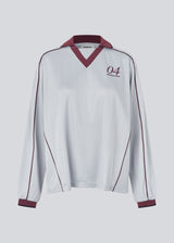 Cool long-sleeved T-shirt with a polo collar. The UniqueMD LS T-shirt features sporty details such as elastic trims, a V-neckline, and a number and logo on the chest. A relaxed yet stylish piece that combines comfort with modern design.