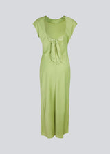 Elegant satin dress in green made from 96% recycled polyester. The UnityMD Dress features short sleeves, an ankle-length silhouette, and beautiful draping at the waist that accentuates the figure. The deep back and tie detail add a feminine and sophisticated touch. The model is 175 cm and wears a size S/36.


Material:
4% Elastane
96% Recycled Polyester