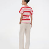 Fitted T-shirt with fresh red and pink stripes. The UrbanMD Stripe T-shirt features short sleeves, a round neckline, and delicate ruched stitching at the waist that accentuates the silhouette. A discreet chest logo completes the modern look. The model is 175 cm and wears a size S/36.

Material:
52% Cotton
48% Polyester