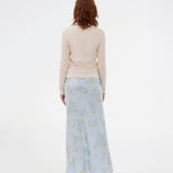 Elegant knitted blouse in beige with contrast stitching. The UrdMD LS Top is made from 100% organic cotton and features a collar, long sleeves, and button detailing. A timeless and feminine choice for any occasion. The model is 175 cm and wears a size S/36. 

Material:
95% Organic Cotton
5% Elastane