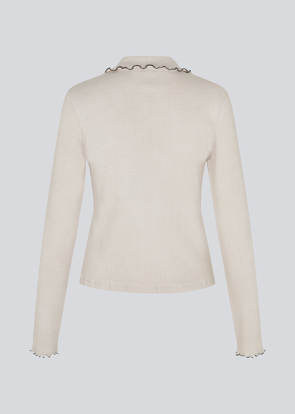 Elegant knitted blouse in beige with contrast stitching. The UrdMD LS Top is made from 100% organic cotton and features a collar, long sleeves, and button detailing. A timeless and feminine choice for any occasion. The model is 175 cm and wears a size S/36. 

Material:
95% Organic Cotton
5% Elastane