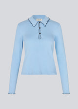 Elegant knitted blouse in light blue with contrast stitching. The UrdMD LS Top is made from 100% organic cotton and features a collar, long sleeves, and button detailing. A timeless and feminine choice for any occasion. The model is 175 cm and wears a size S/36.

Material:
95% Organic Cotton
5% Elastane