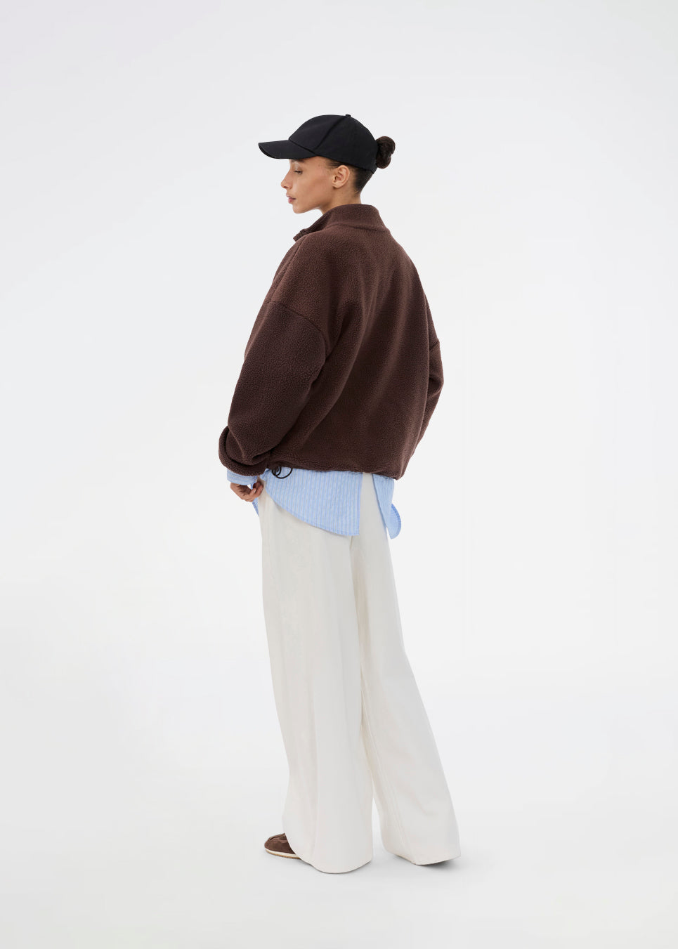 Soft fleece sweater in brown made from 100% recycled polyester. The UrielMD Fleece is designed with a high collar, half-zip closure, and a relaxed fit that creates a modern and effortless look. Perfect for chilly days and casual layering. The model is 175 cm and wears a size S/36.

Material:
100% Recycled Polyester