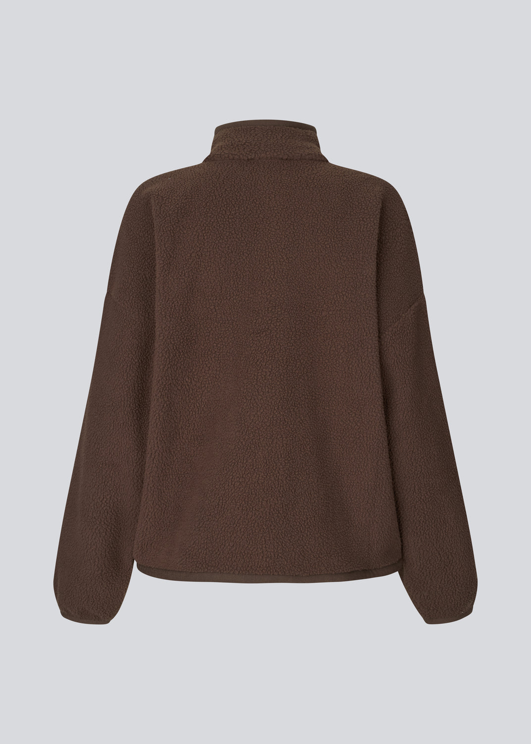 Soft fleece sweater in brown made from 100% recycled polyester. The UrielMD Fleece is designed with a high collar, half-zip closure, and a relaxed fit that creates a modern and effortless look. Perfect for chilly days and casual layering. The model is 175 cm and wears a size S/36.

Material:
100% Recycled Polyester