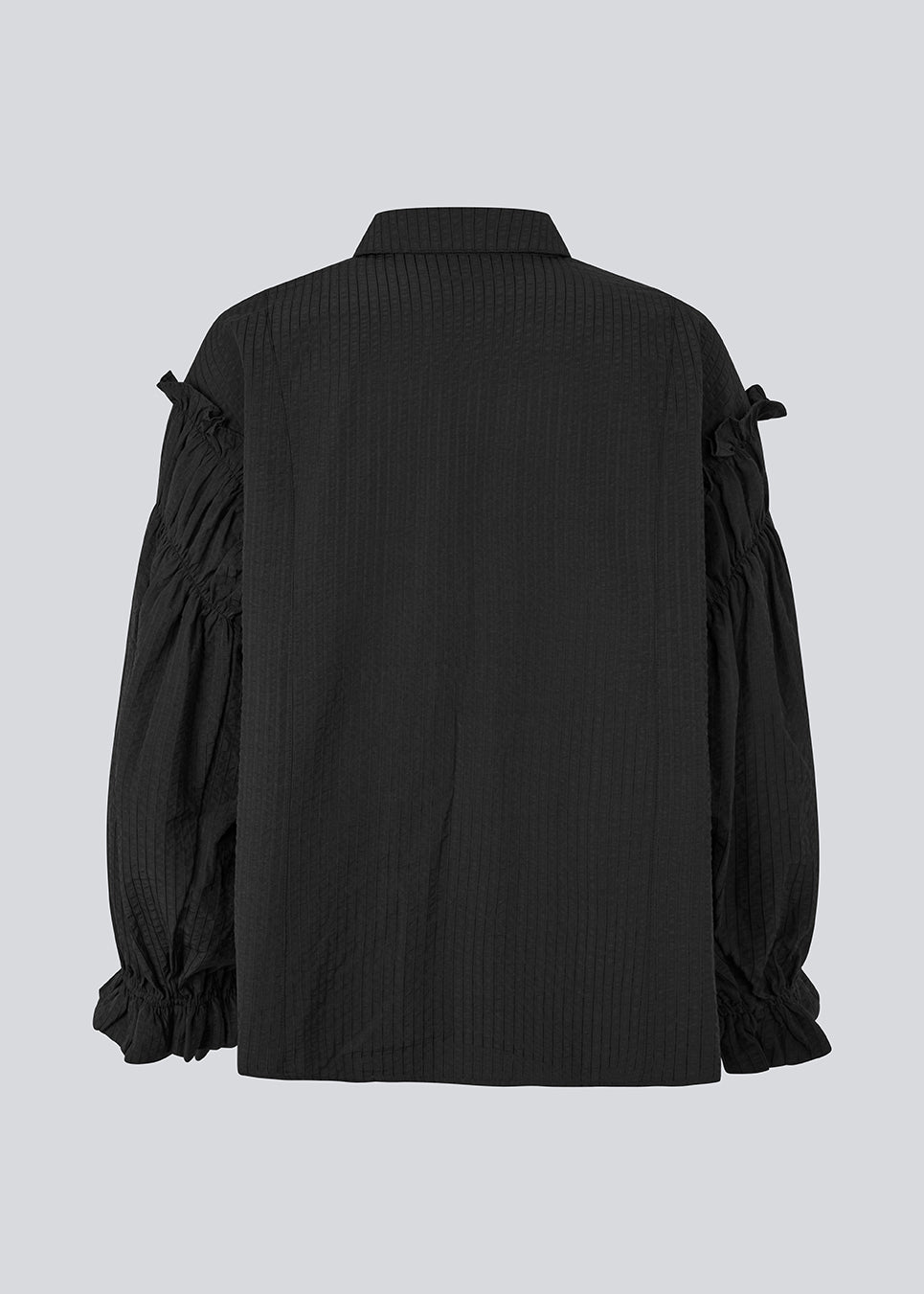 Feminine black shirt with smock and ruffle details. The UlfurMD Shirt features tonal stripes, a collar, button closure, and voluminous sleeves with smock and ruffles – an elegant and modern shirt that adds a sophisticated touch to both everyday and work looks. The model is 175 cm and wears a size S/36.


Material:
40% Cotton
60% Recycled Polyester